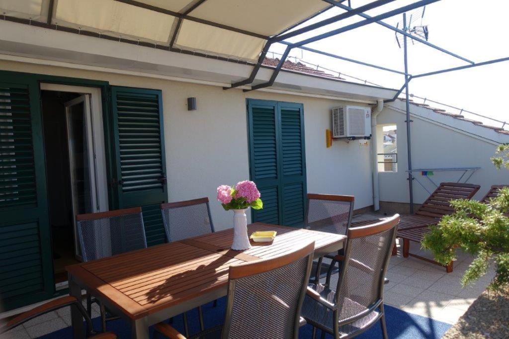 Apartment Tonka Vodice Exterior photo