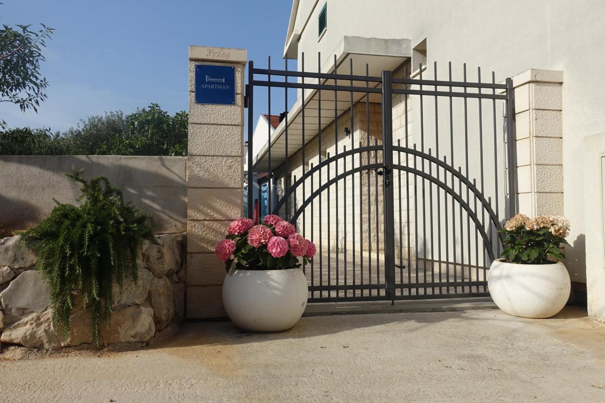 Apartment Tonka Vodice Exterior photo